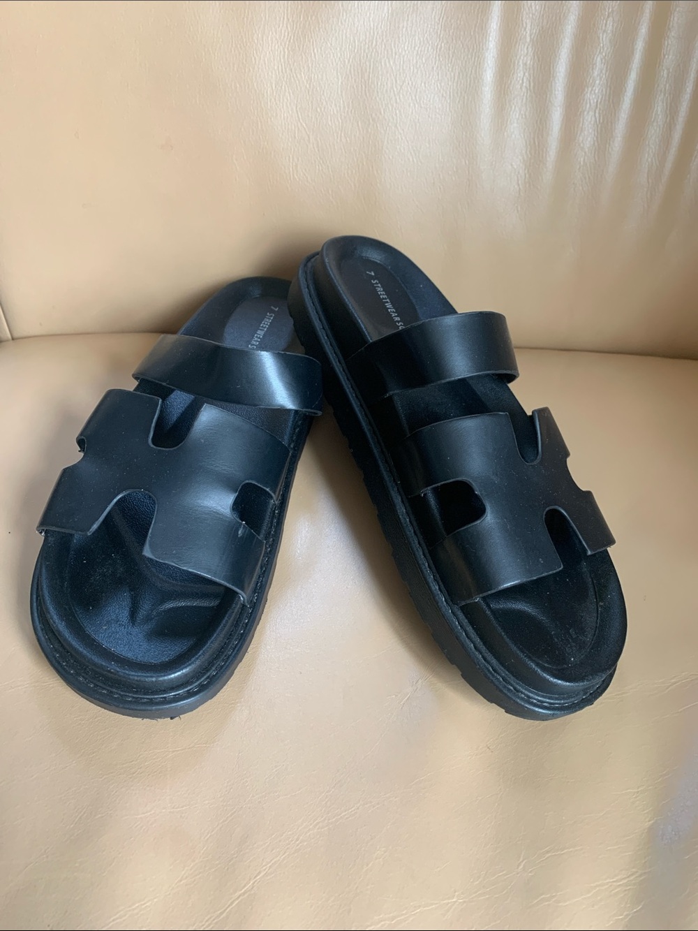 Street Wear Society Women’s Black Leather Slide Sandals size 7